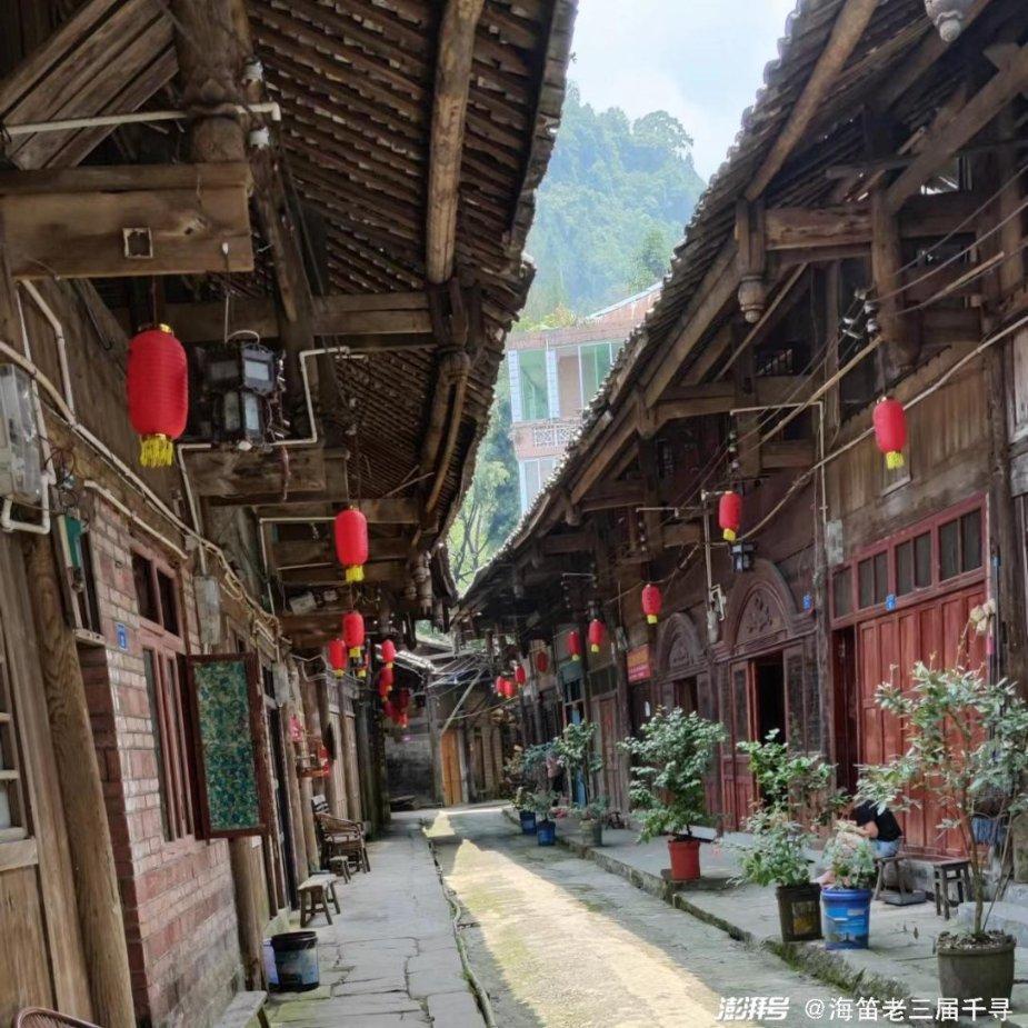 来潍坊逛非遗年画大集:不仅有女性门神系列作品还能穿上身